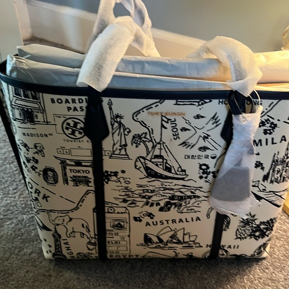 Tory Burch Perry printed Canvas triple compartment tote. - Picture 1 of 7